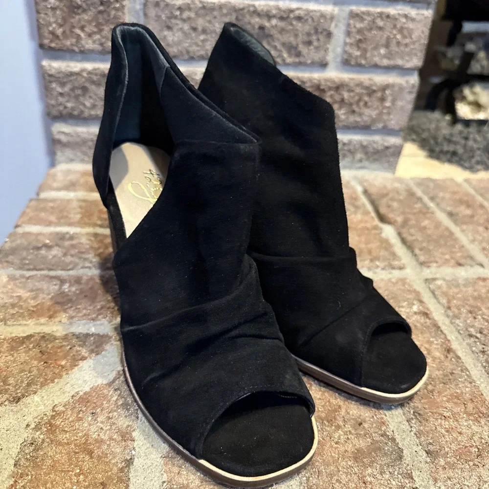 42 Gold Womens Open Toe Bootie Size 6.5 Black Suede Block Heel Slouchy